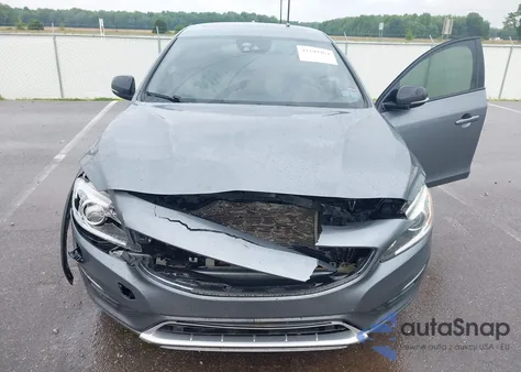 2016 Volvo S60 Cross Country T5 Platinum z USA, uszkodzony, nr VIN YV4612UM4G2000529